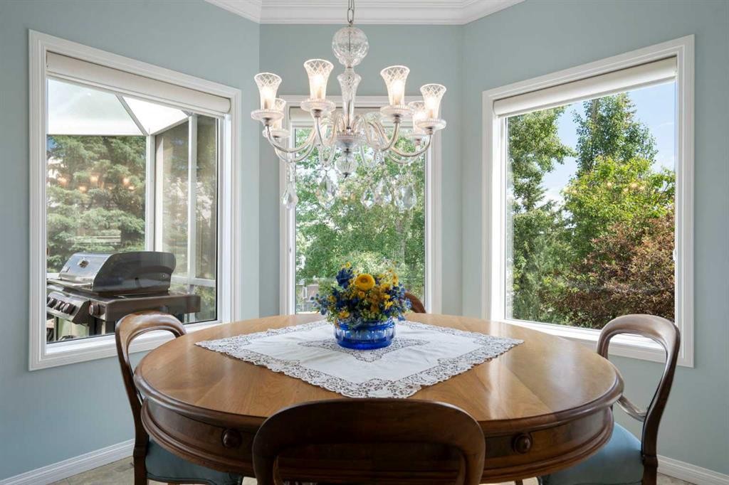 1649 Evergreen Hill Sw, Calgary, AB - Indoor Photo Showing Dining Room