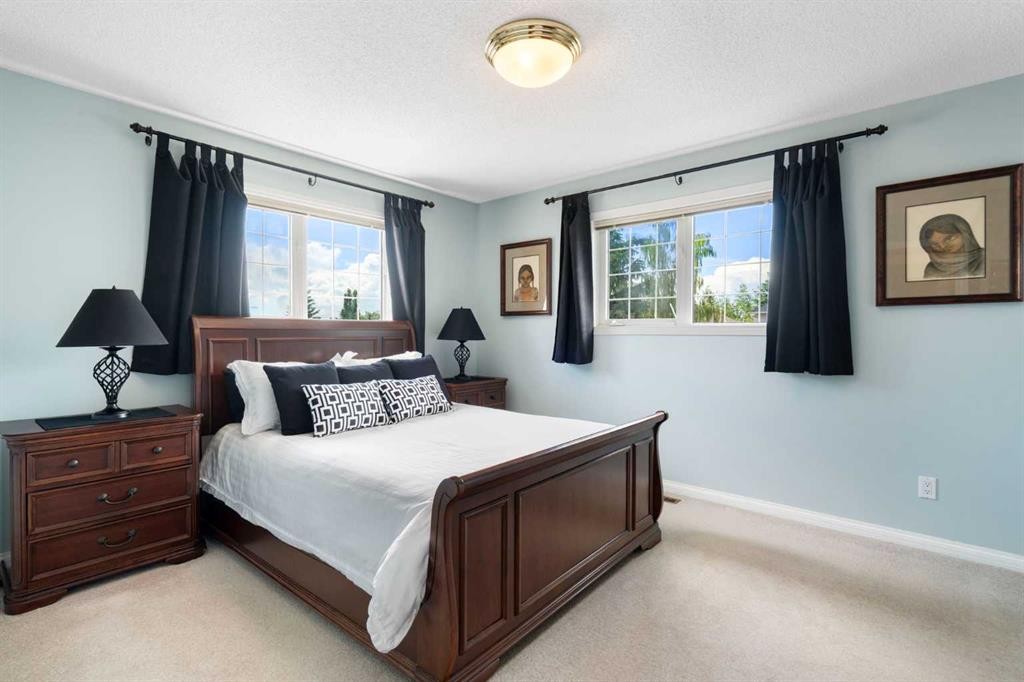 1649 Evergreen Hill Sw, Calgary, AB - Indoor Photo Showing Bedroom