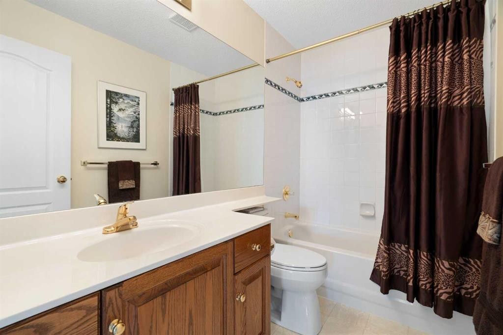 1649 Evergreen Hill Sw, Calgary, AB - Indoor Photo Showing Bathroom