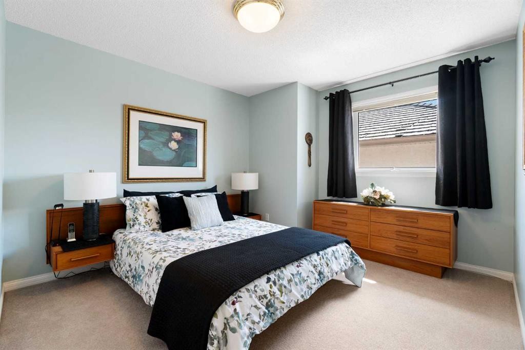 1649 Evergreen Hill Sw, Calgary, AB - Indoor Photo Showing Bedroom