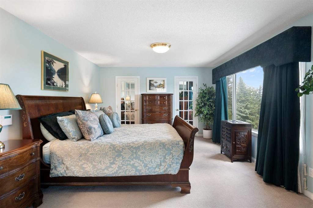 1649 Evergreen Hill Sw, Calgary, AB - Indoor Photo Showing Bedroom