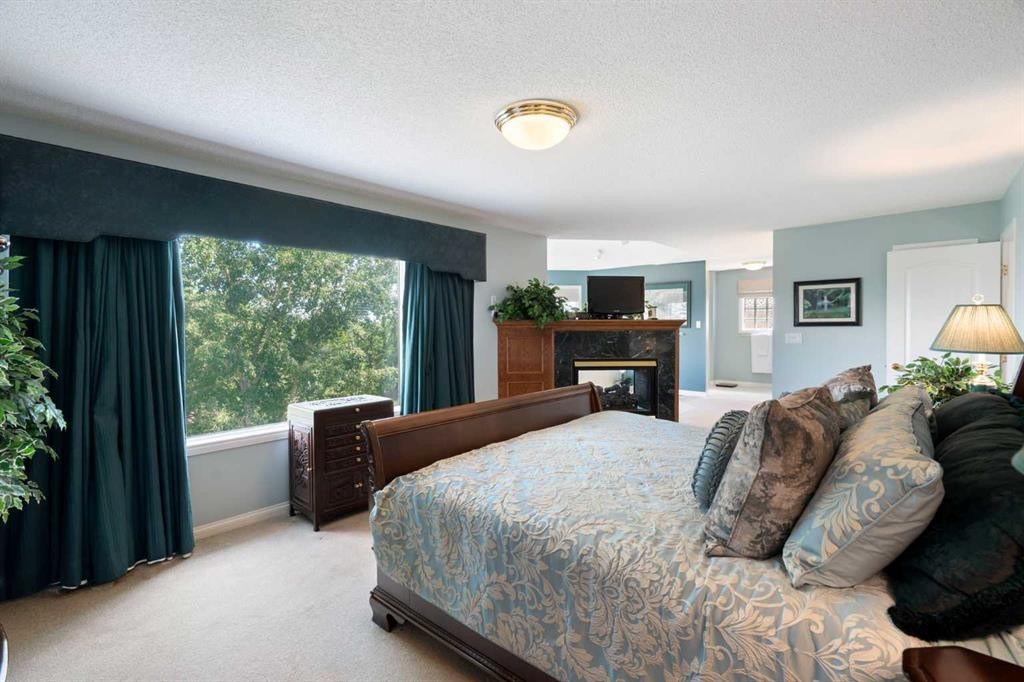 1649 Evergreen Hill Sw, Calgary, AB - Indoor Photo Showing Bedroom