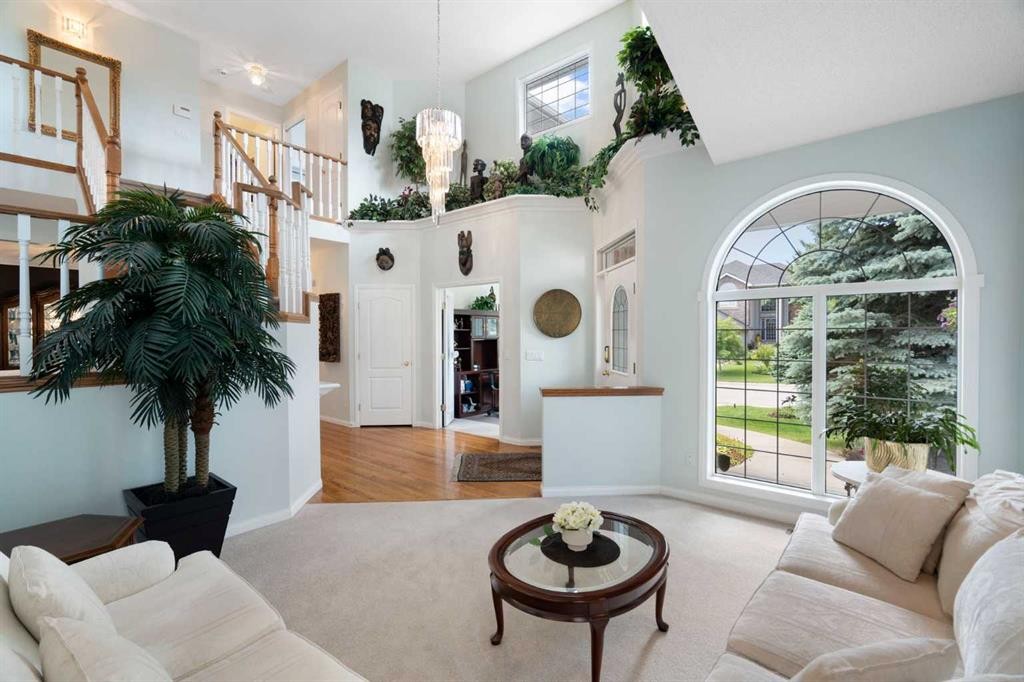 1649 Evergreen Hill Sw, Calgary, AB - Indoor Photo Showing Living Room