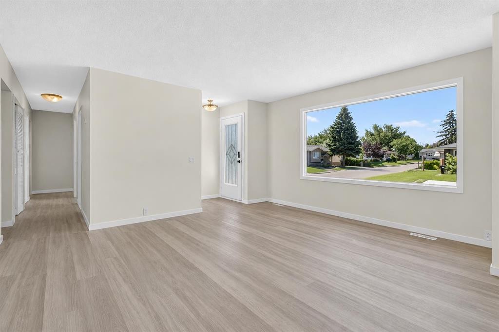 1816 Lynnover Road Se, Calgary, AB - Indoor