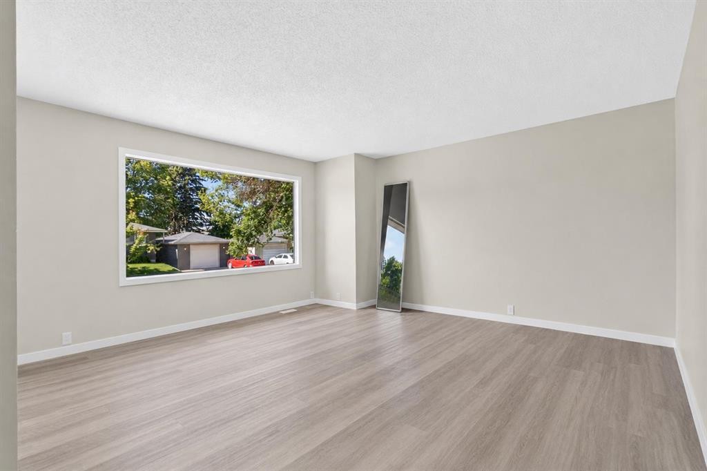 1816 Lynnover Road Se, Calgary, AB - Indoor Photo Showing Other Room