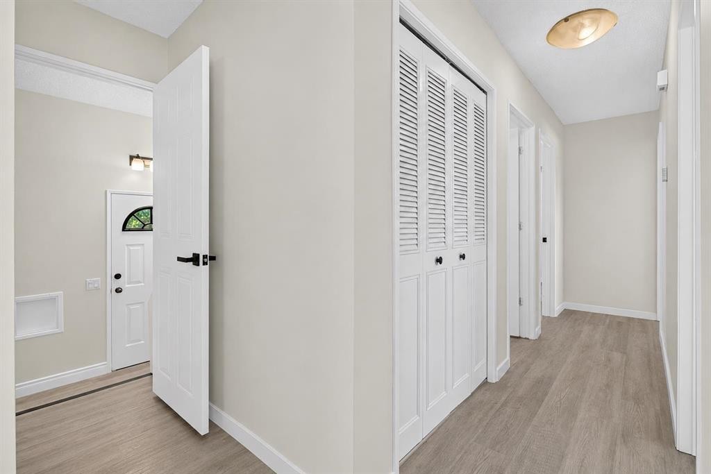 1816 Lynnover Road Se, Calgary, AB - Indoor Photo Showing Other Room
