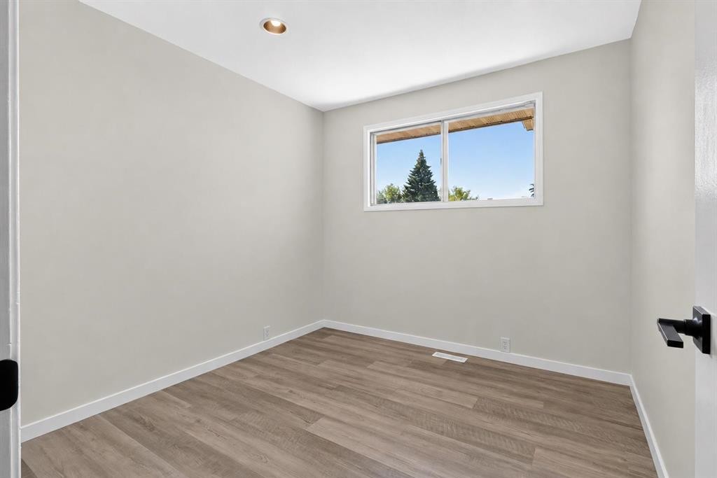 1816 Lynnover Road Se, Calgary, AB - Indoor Photo Showing Other Room
