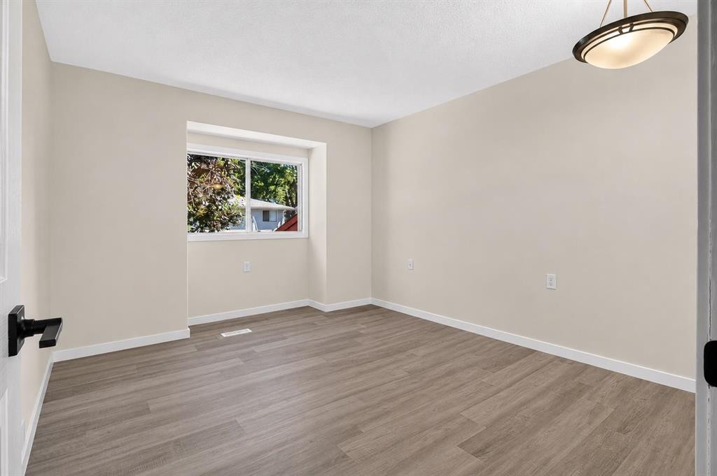 1816 Lynnover Road Se, Calgary, AB - Indoor Photo Showing Other Room