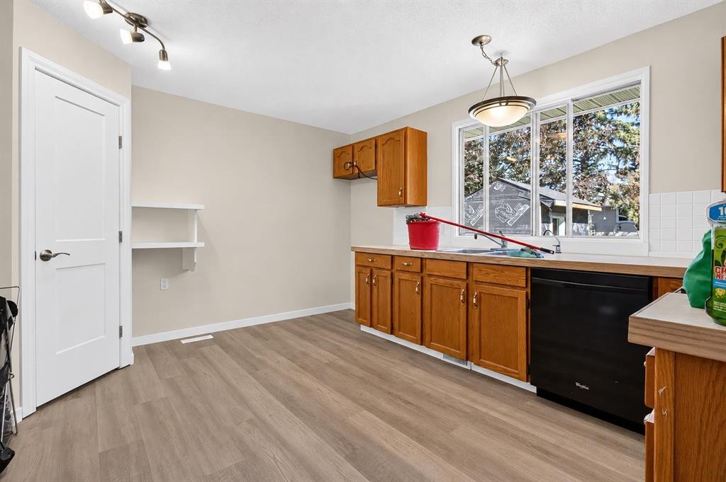 1816 Lynnover Road Se, Calgary, AB - Indoor Photo Showing Other Room