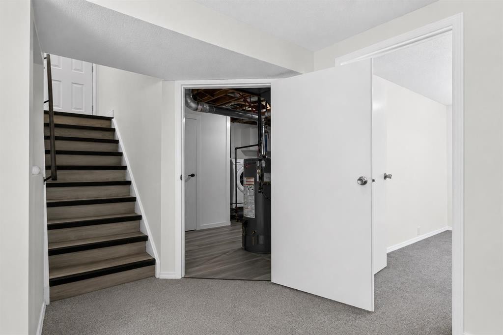 1816 Lynnover Road Se, Calgary, AB - Indoor Photo Showing Other Room