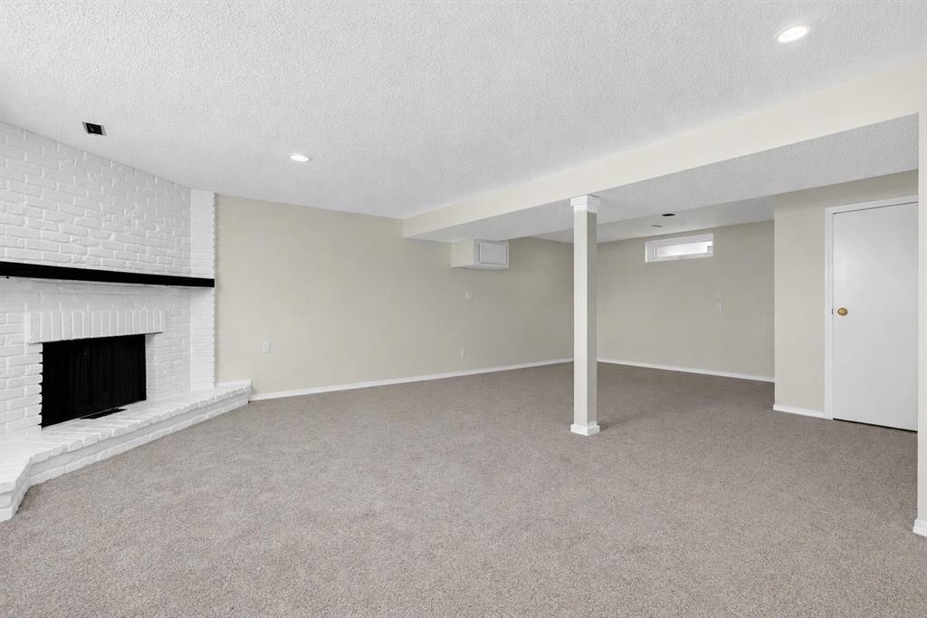 1816 Lynnover Road Se, Calgary, AB - Indoor With Fireplace