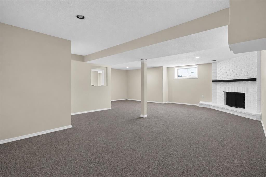 1816 Lynnover Road Se, Calgary, AB - Indoor