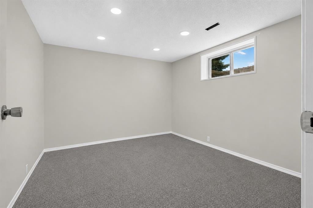 1816 Lynnover Road Se, Calgary, AB - Indoor Photo Showing Other Room