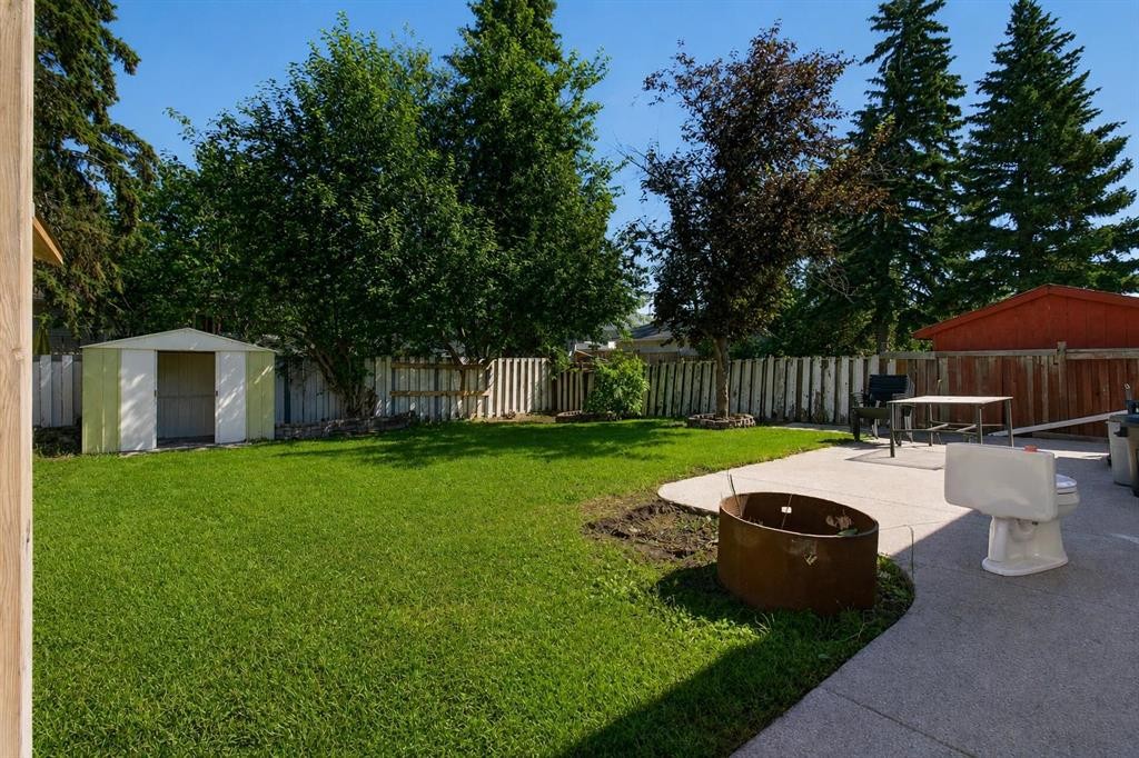 1816 Lynnover Road Se, Calgary, AB - Outdoor With Backyard