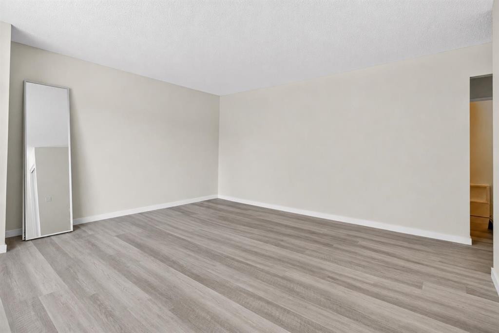 1816 Lynnover Road Se, Calgary, AB - Indoor Photo Showing Other Room