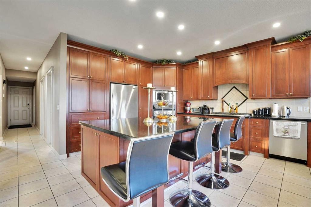 99 Arbour Vista Road Nw, Calgary, AB - Indoor Photo Showing Kitchen