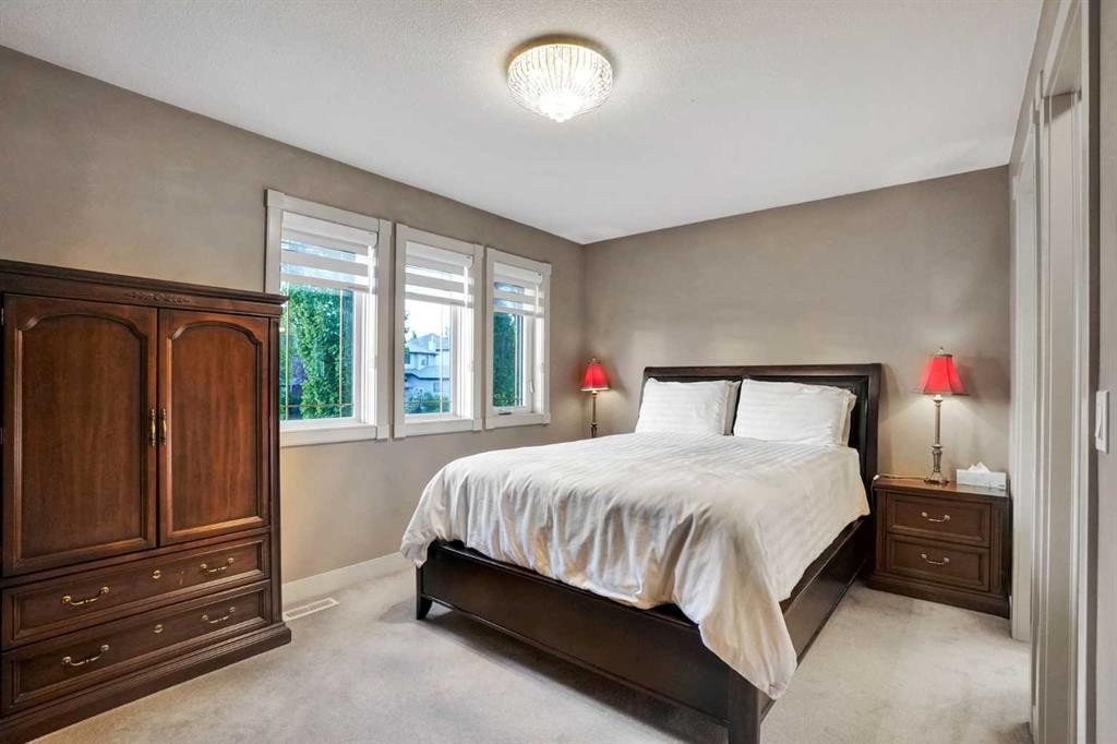 99 Arbour Vista Road Nw, Calgary, AB - Indoor Photo Showing Bedroom