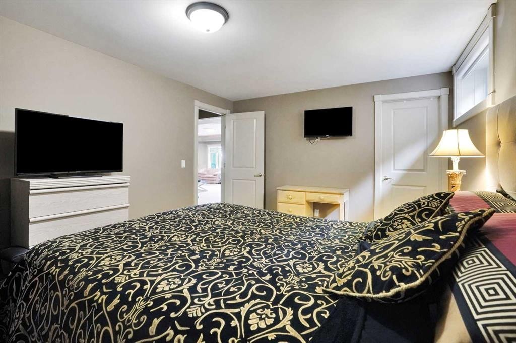 99 Arbour Vista Road Nw, Calgary, AB - Indoor Photo Showing Bedroom