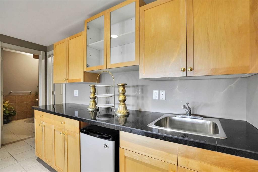 99 Arbour Vista Road Nw, Calgary, AB - Indoor Photo Showing Kitchen