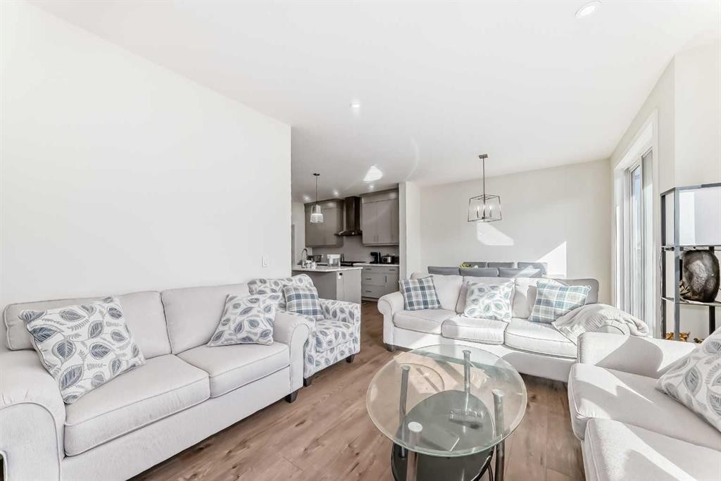 138 Silver Spruce Grove Sw, Calgary, AB - Indoor Photo Showing Living Room