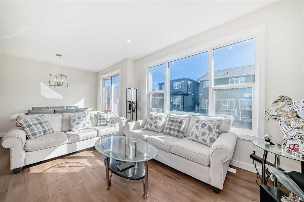 138 Silver Spruce Grove Sw, Calgary, AB - Indoor Photo Showing Living Room