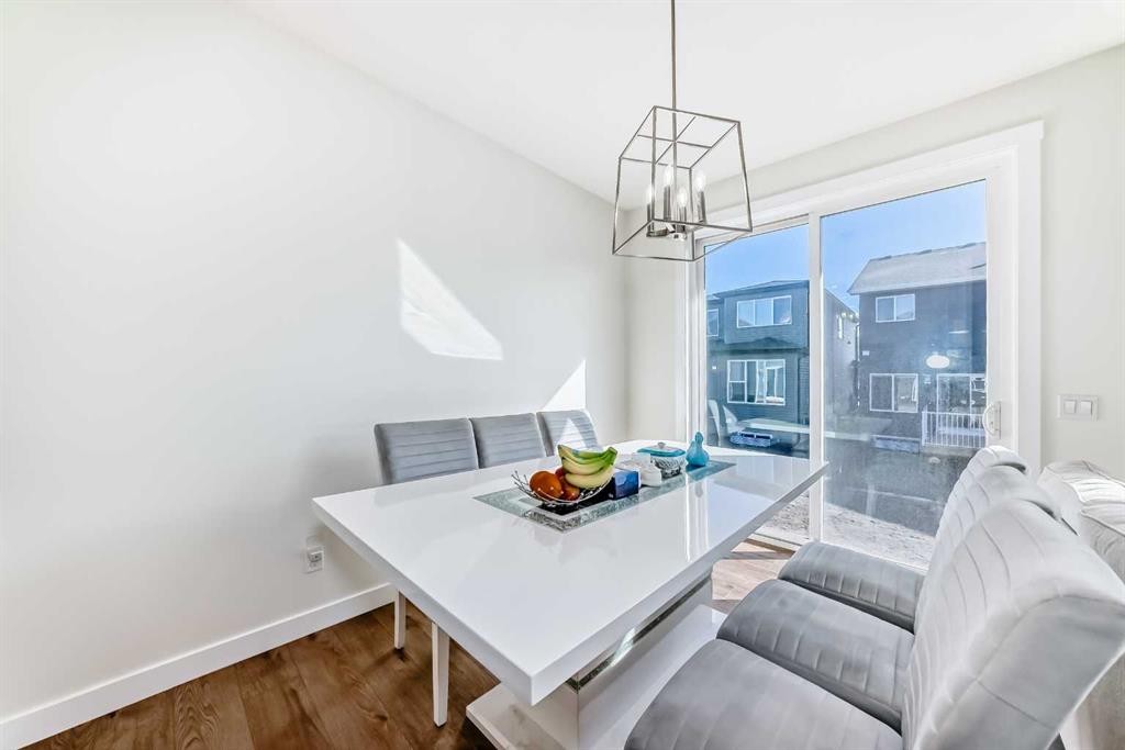 138 Silver Spruce Grove Sw, Calgary, AB - Indoor Photo Showing Dining Room