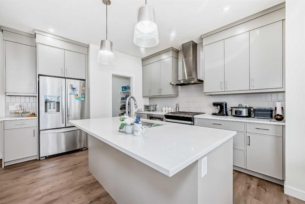 138 Silver Spruce Grove Sw, Calgary, AB - Indoor Photo Showing Kitchen With Upgraded Kitchen