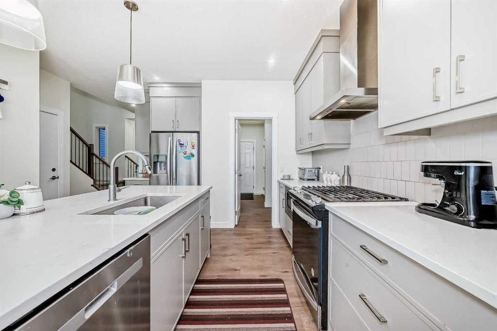 138 Silver Spruce Grove Sw, Calgary, AB - Indoor Photo Showing Kitchen With Double Sink With Upgraded Kitchen