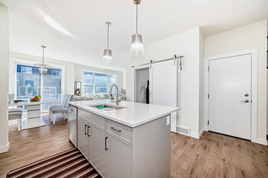 138 Silver Spruce Grove Sw, Calgary, AB - Indoor Photo Showing Kitchen