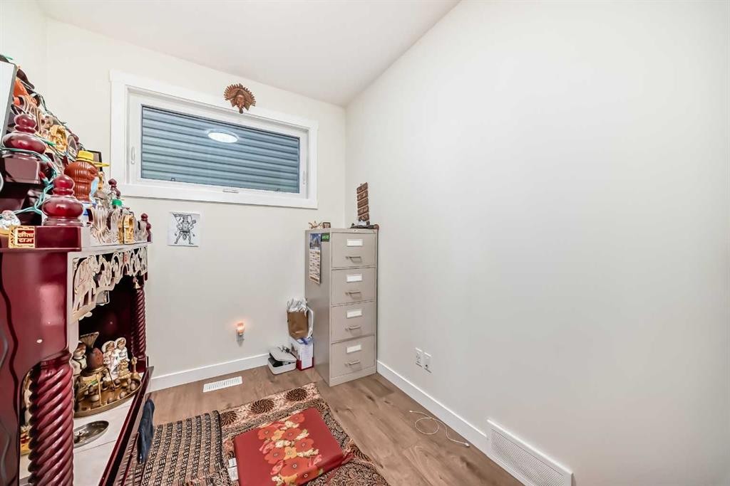 138 Silver Spruce Grove Sw, Calgary, AB - Indoor