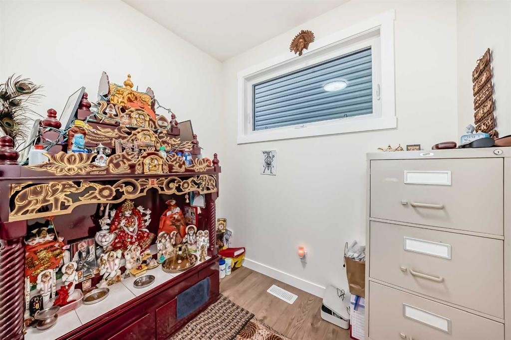 138 Silver Spruce Grove Sw, Calgary, AB - Indoor Photo Showing Other Room
