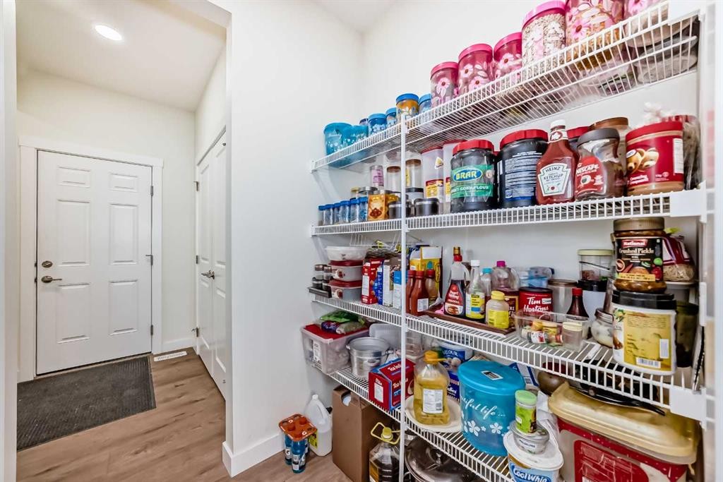 138 Silver Spruce Grove Sw, Calgary, AB - Indoor