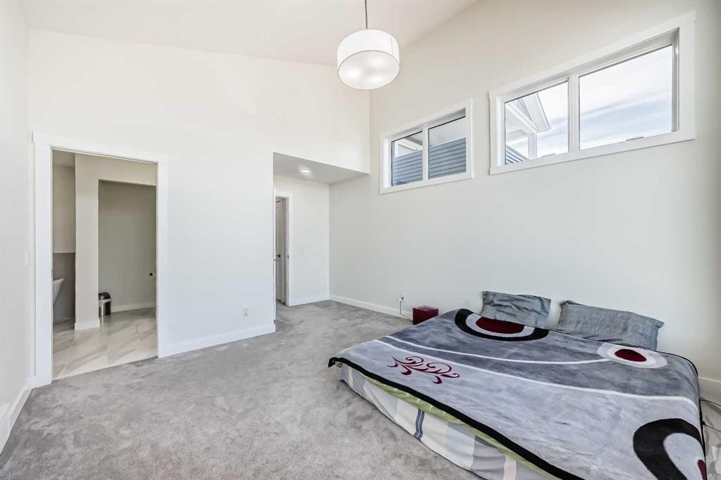 138 Silver Spruce Grove Sw, Calgary, AB - Indoor