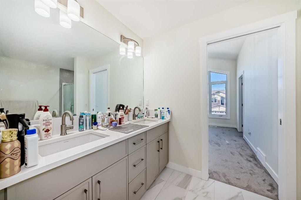 138 Silver Spruce Grove Sw, Calgary, AB - Indoor Photo Showing Bathroom