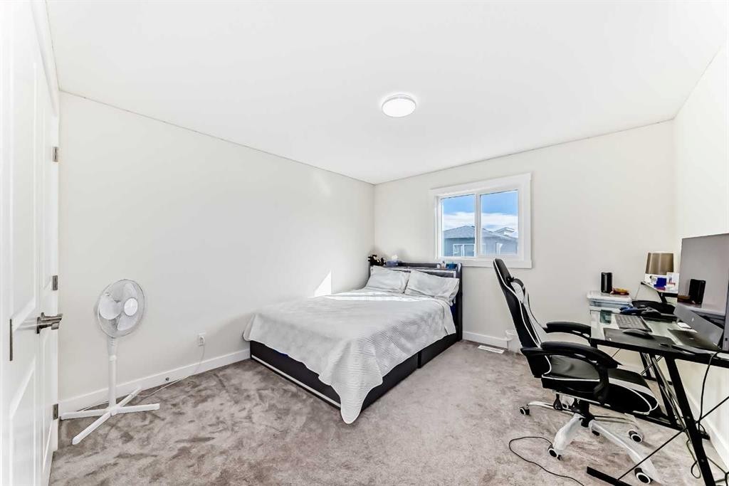 138 Silver Spruce Grove Sw, Calgary, AB - Indoor Photo Showing Bedroom