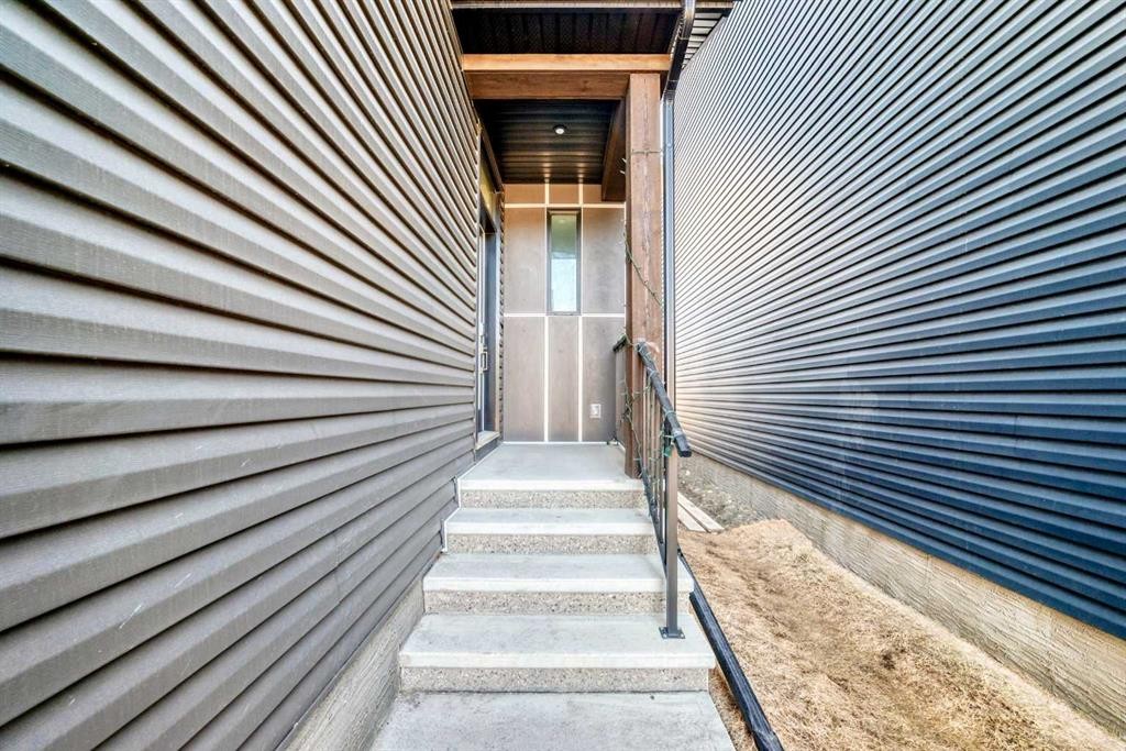 138 Silver Spruce Grove Sw, Calgary, AB - Outdoor