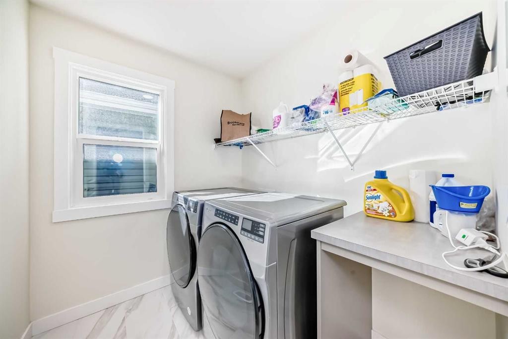 138 Silver Spruce Grove Sw, Calgary, AB - Indoor Photo Showing Laundry Room