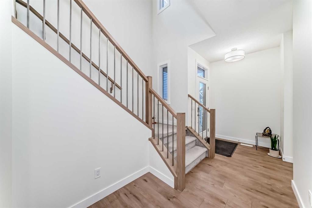138 Silver Spruce Grove Sw, Calgary, AB - Indoor Photo Showing Other Room
