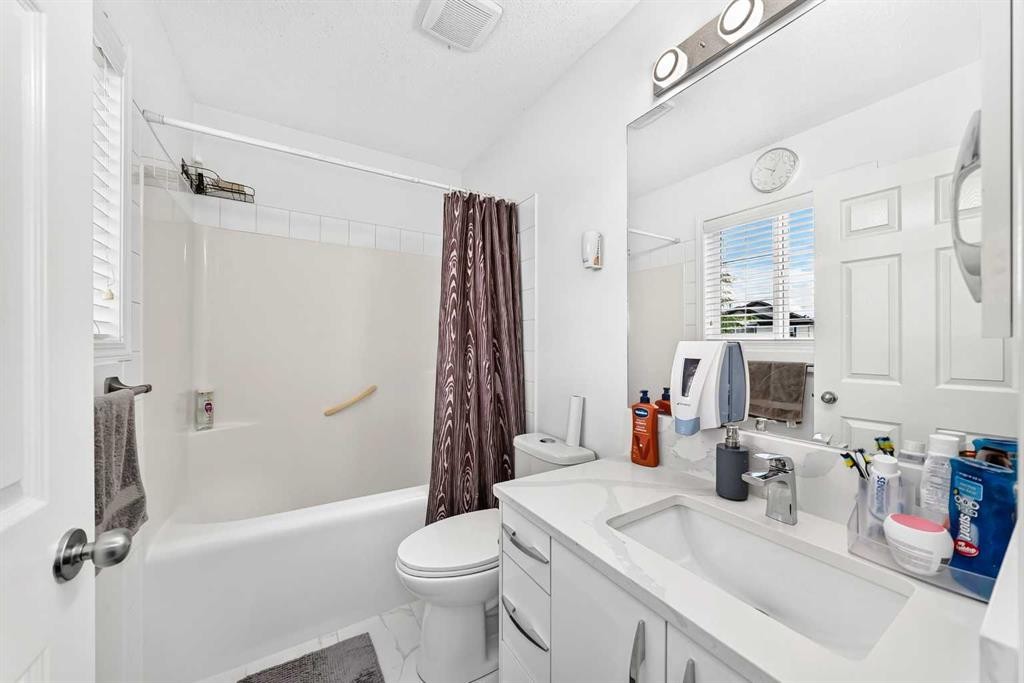 24 Taralake Road Ne, Calgary, AB - Indoor Photo Showing Bathroom