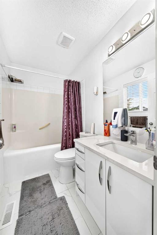 24 Taralake Road Ne, Calgary, AB - Indoor Photo Showing Bathroom