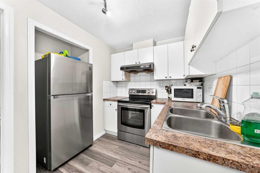 24 Taralake Road Ne, Calgary, AB - Indoor Photo Showing Kitchen With Double Sink