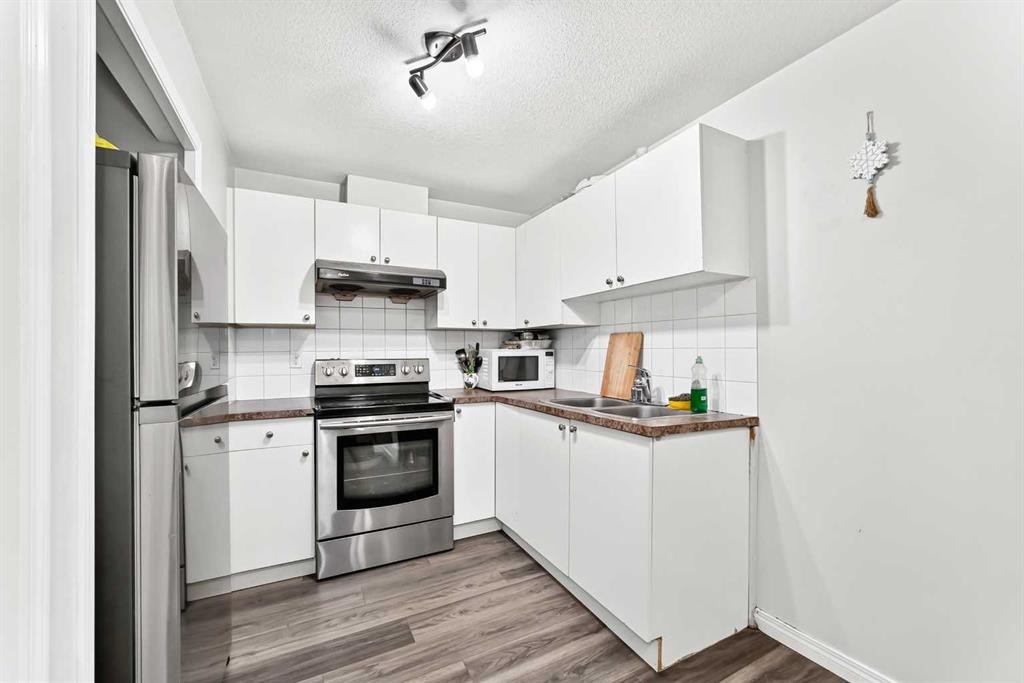 24 Taralake Road Ne, Calgary, AB - Indoor Photo Showing Kitchen With Double Sink