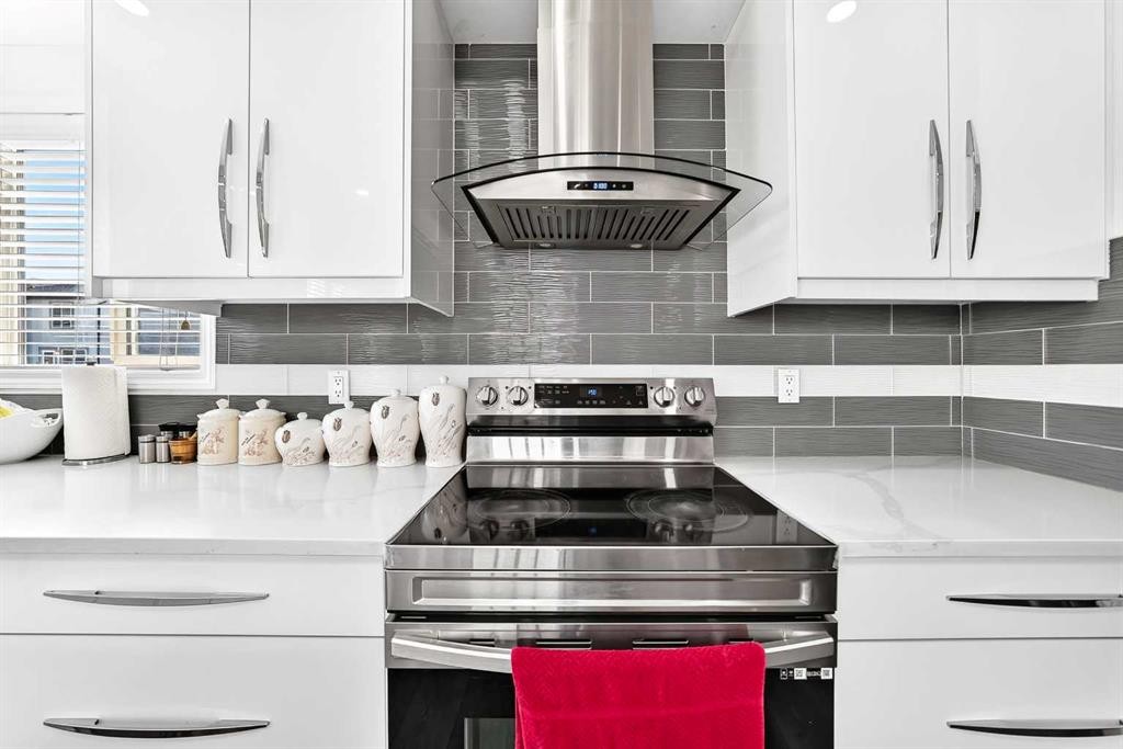 24 Taralake Road Ne, Calgary, AB - Indoor Photo Showing Kitchen With Upgraded Kitchen