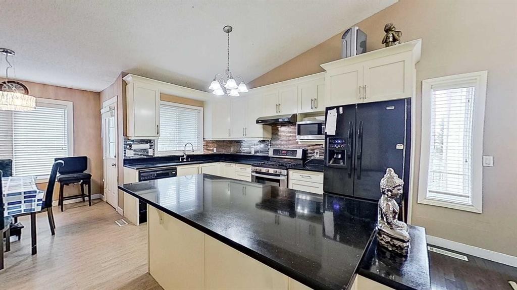 109 Edgebrook Gardens Nw, Calgary, AB