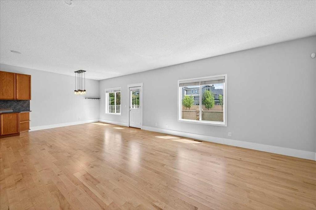 18 Cougarstone Bay Sw, Calgary, AB - Indoor