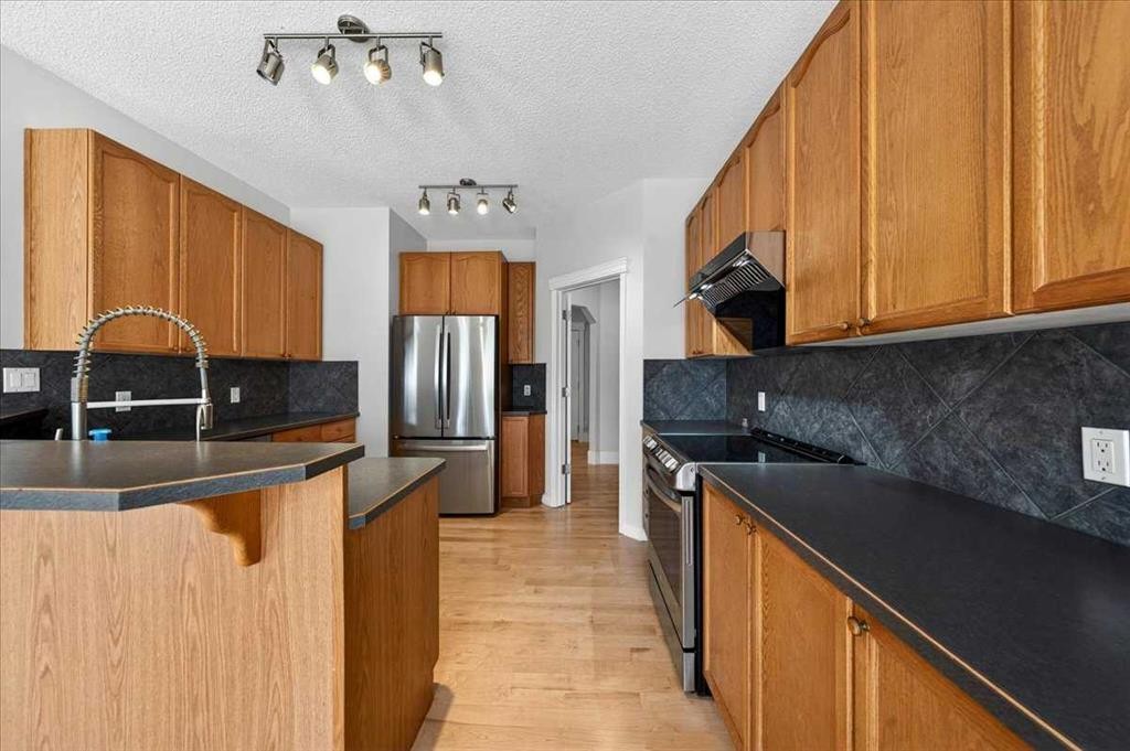 18 Cougarstone Bay Sw, Calgary, AB - Indoor Photo Showing Kitchen With Double Sink