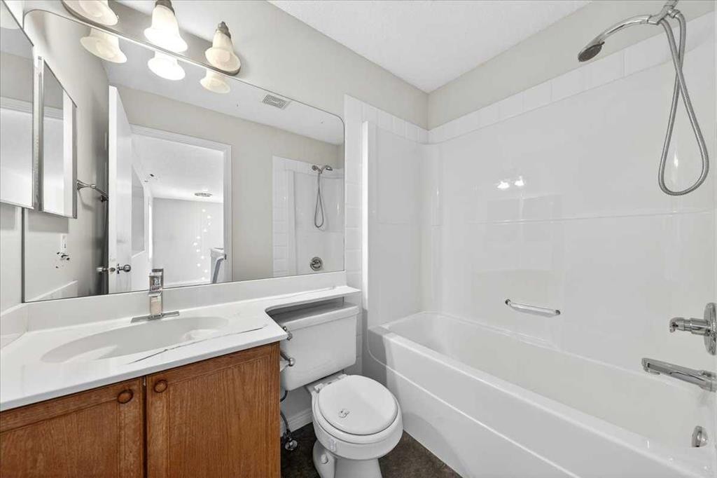 18 Cougarstone Bay Sw, Calgary, AB - Indoor Photo Showing Bathroom
