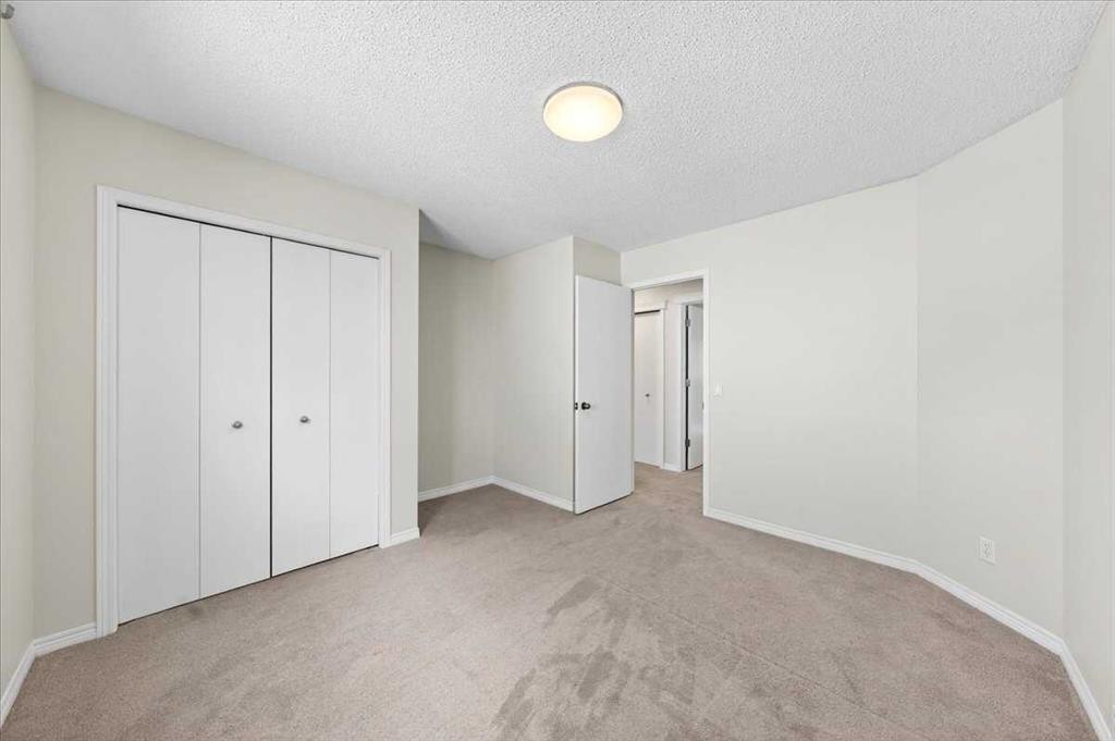 18 Cougarstone Bay Sw, Calgary, AB - Indoor