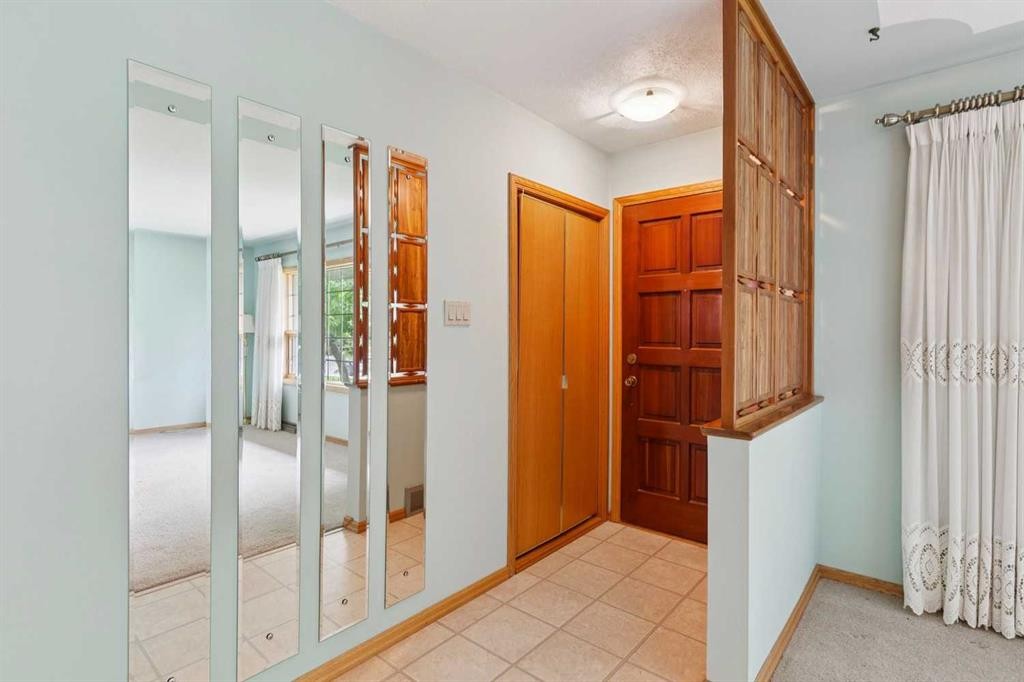 47 Montrose Crescent Ne, Calgary, AB - Indoor Photo Showing Other Room