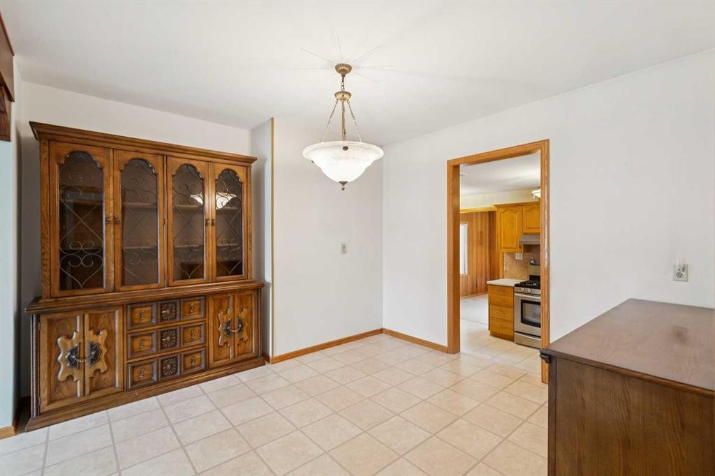 47 Montrose Crescent Ne, Calgary, AB - Indoor